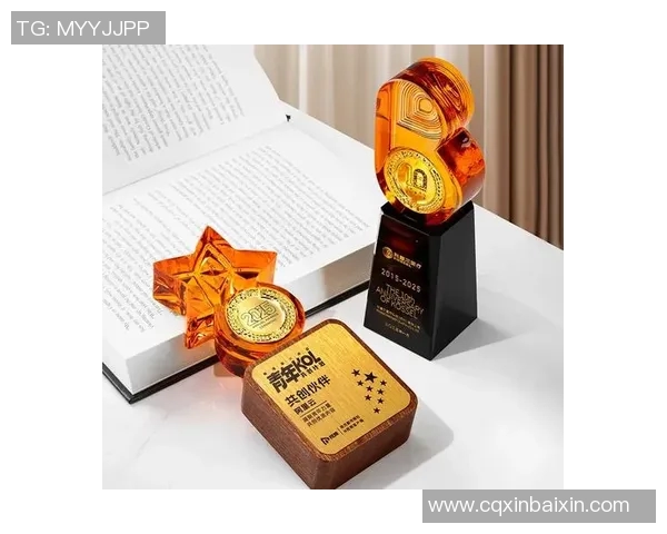 聚焦奖杯背后的荣耀与拼搏探索体育赛事中奖杯象征的意义与价值 聚焦奖杯背后的荣耀与拼搏探索体育赛事中奖杯象征的意义与价值